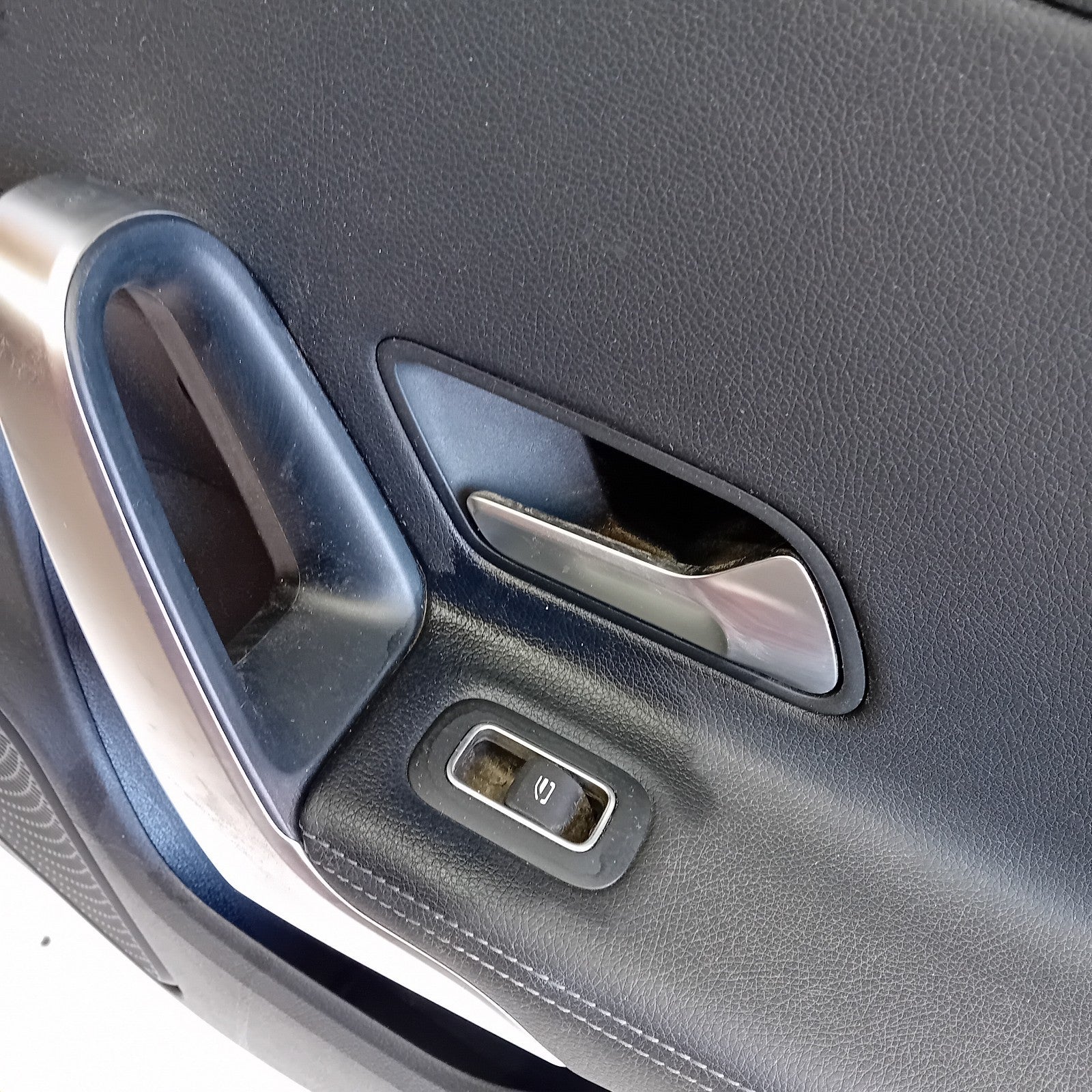 MERCEDES BENZ CLA-CLASS  W118 DRIVER SIDE FRONT DOOR ( OFF SIDE FRONT ) FM07