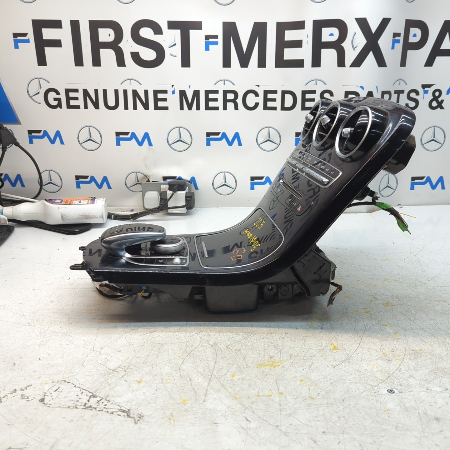  MERCEDES E-CLASS W205 CENTRE CONSOLE + 3 AIR VENT A2054402324 FM001405