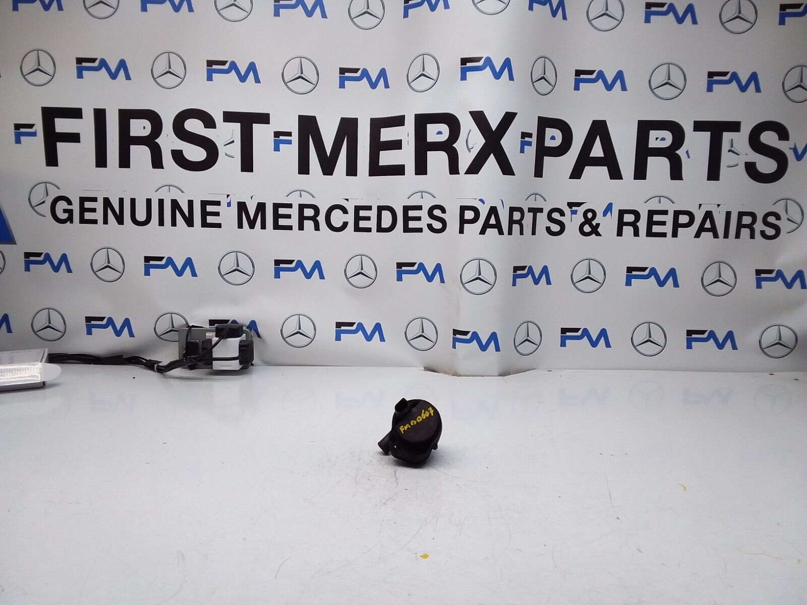 Mercedes E-CLASS W211 ELECTRIC COOLANT WATER PUMP A2118350028 FM00607