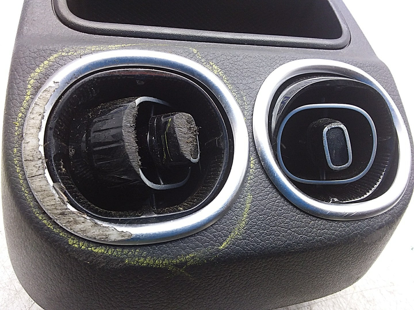 MERCEDES C-CLASS W206 REAR CENTRE AIR VENTS DAMAGED A2066806500 FMR214