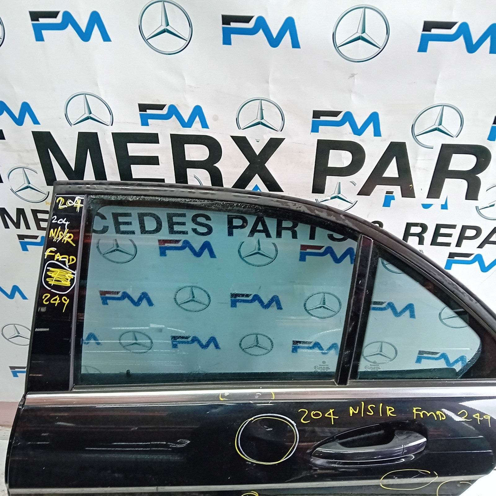 MERCEDES C-CLASS W204 SLN PASSENGER REAR DOOR NSR BLACK 2008-14 COMPLETE FMD249