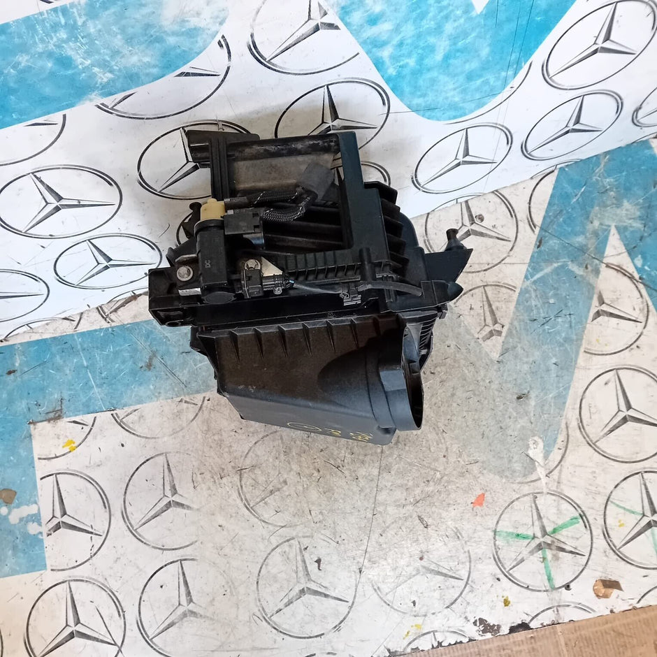 MERCEDES BENZ A CLASS W176 2015 1.5 DIESEL AIR FILTER BOX HOUSING A6070900301