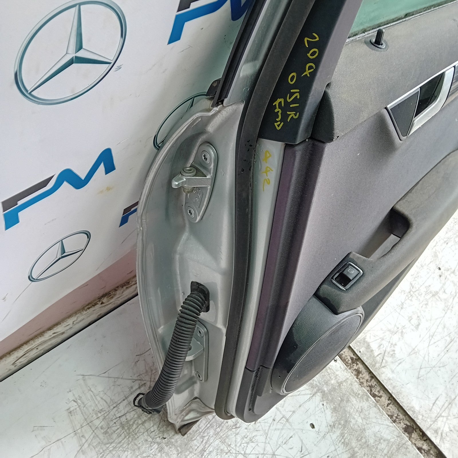 MERCEDES C-CLASS W204 SLN DRIVER REAR DOOR OSR SILVER 2008-2014 COMPLETE FMD442