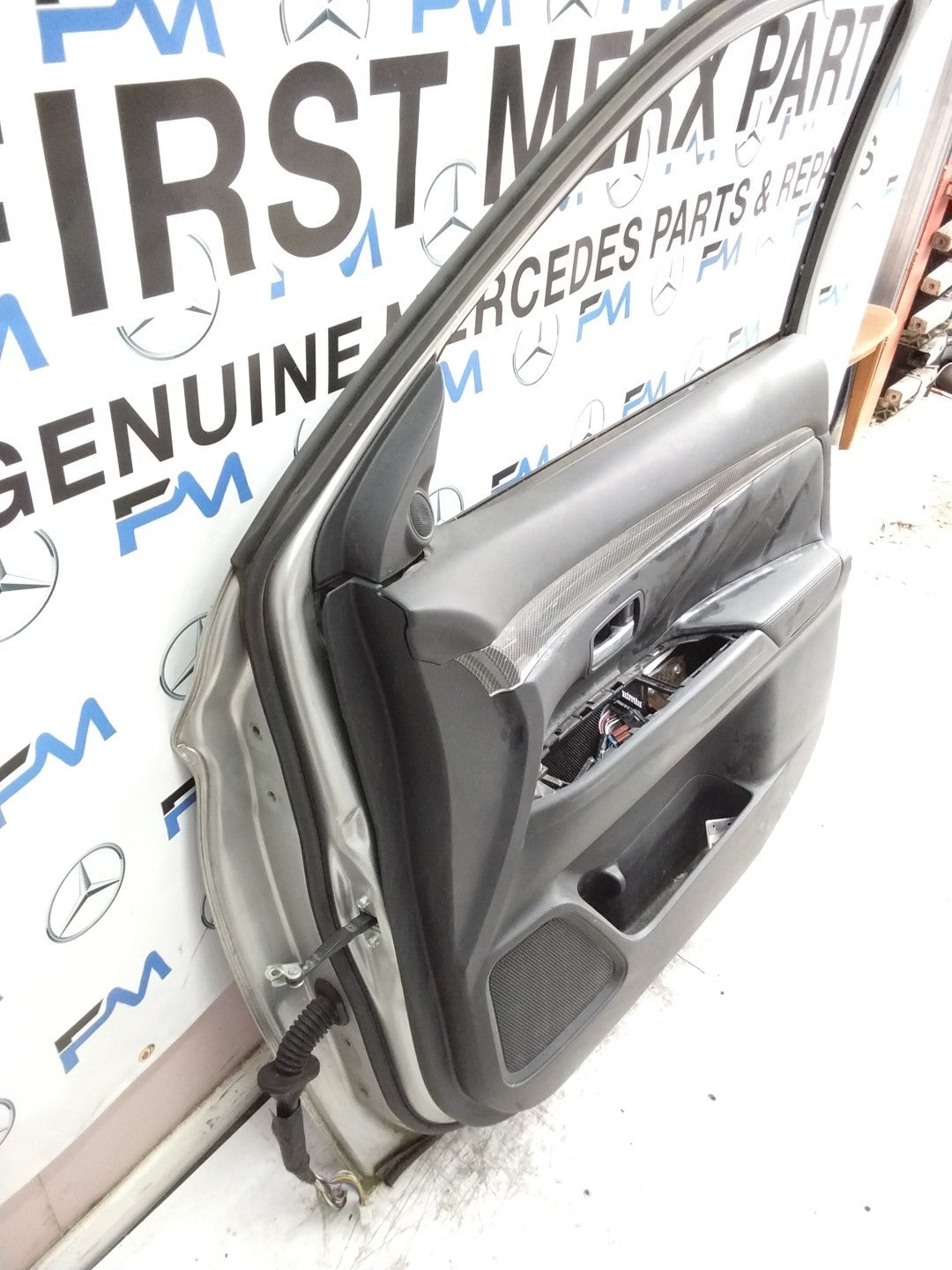 MITSUBISHI OUTLANDER MK3 DRIVER FRONT DOOR OSF SILVER COMPLETE 2013 FMD305