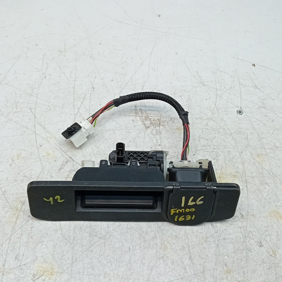 MERCEDES BENZ  GLE W166 TAILGATE HANDLE REAR VIEW CAMERA  A1667500993 FM001631