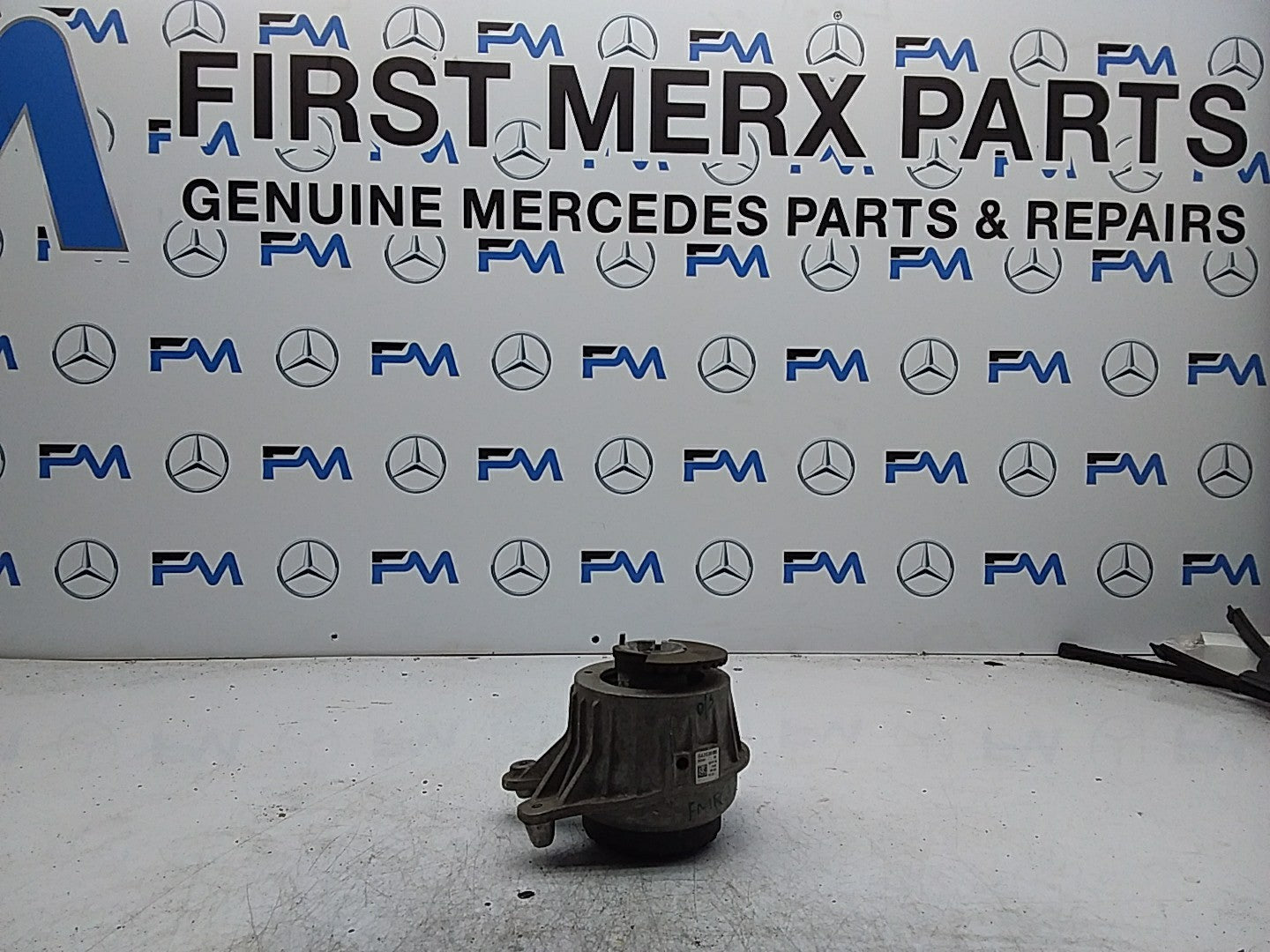 MERCEDES BENZ  E-CLASS  W213  ENGINE MOUNT RIGHT OS A2132400800 FMR358