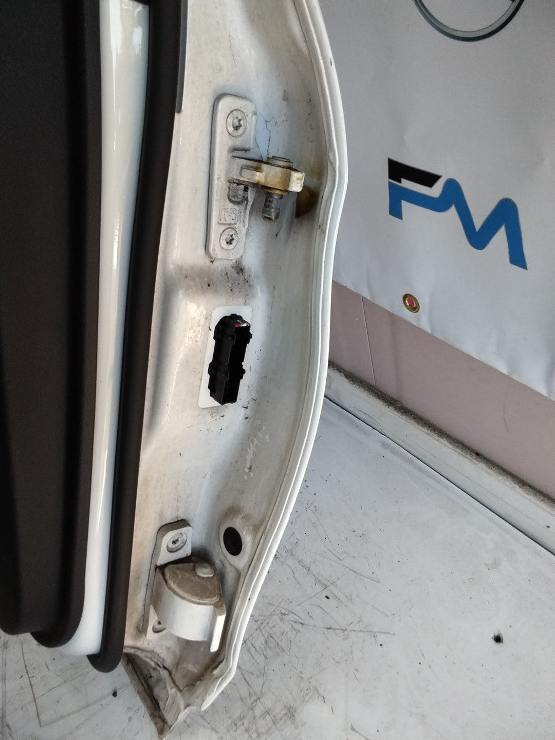 MERCEDES BENZ C-CLASS W205 PASSENGER SIDE REAR DOOR N/S/R COMPLETE WHITE FMD84