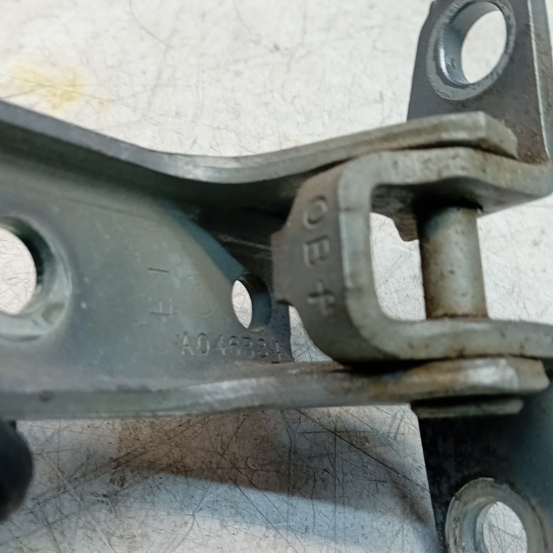 MITSUBISHI OUTLANDER MK3  FRONT DOOR HINGE PANEL E1 A046834 FM001646