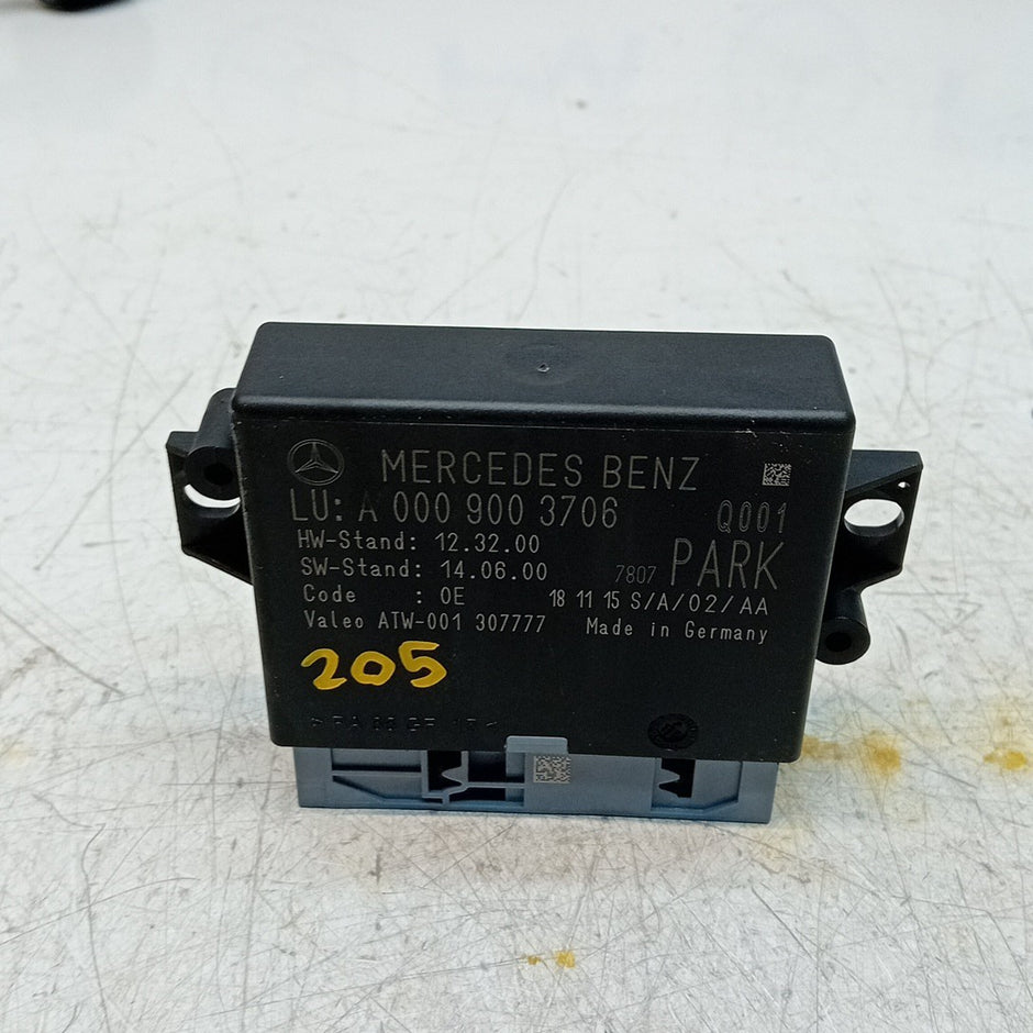 MERCEDES S C-CLASS PARKING SENSOR CONTROL MODULE W205 W222 A0009003706 FM001552