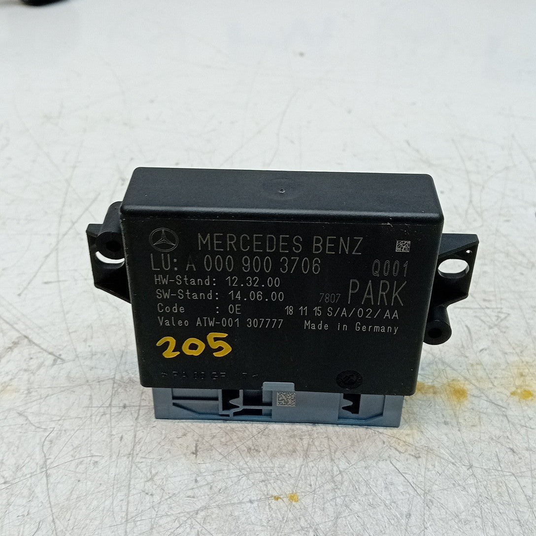 MERCEDES S C-CLASS PARKING SENSOR CONTROL MODULE W205 W222 A0009003706 FM001552