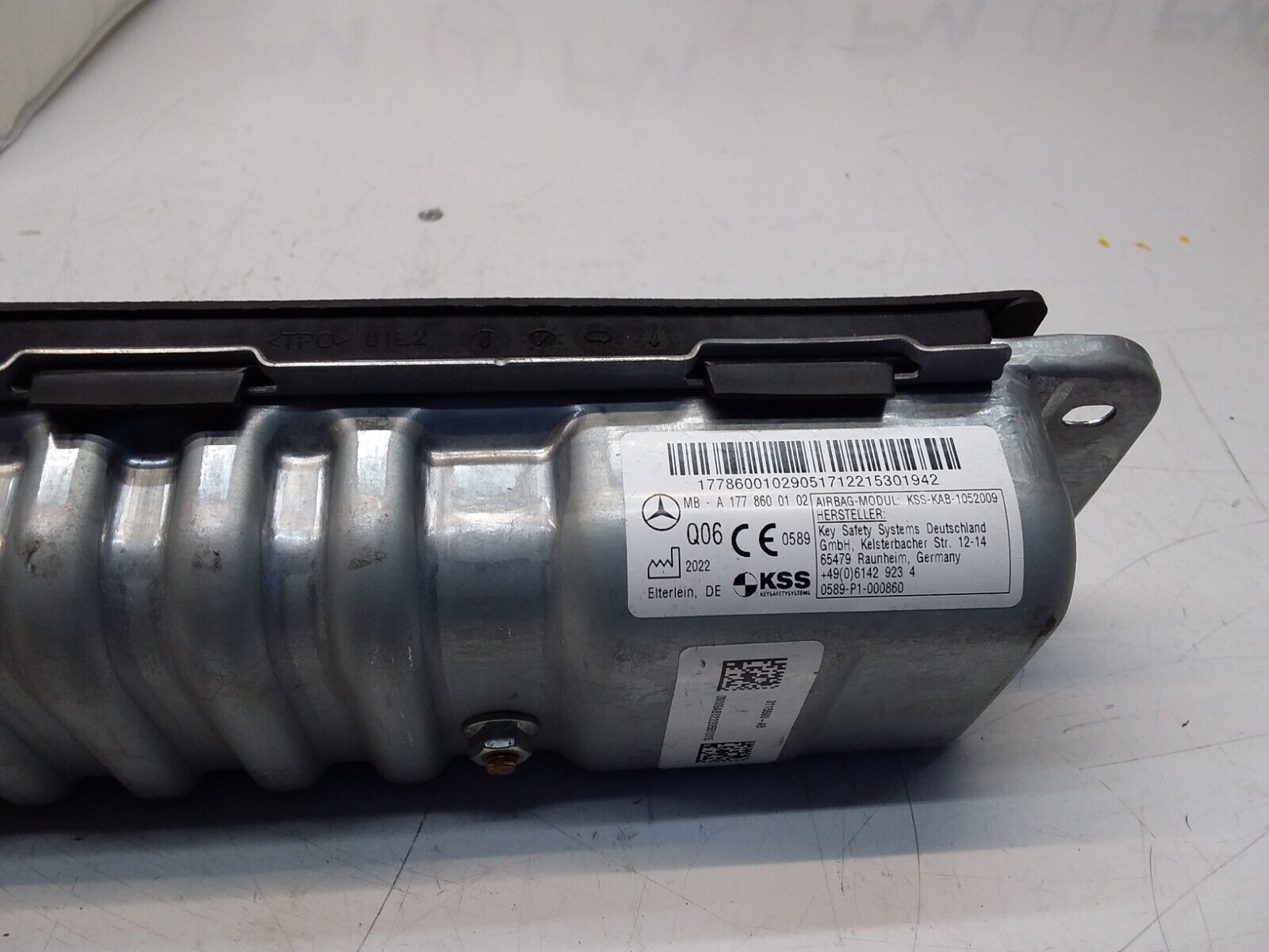 2018 MERCEDES BENZ A-CLASS W118 DRIVER SIDE KNEE AIRBAG A1778600102 FM00323