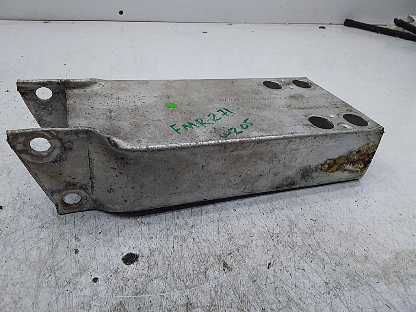 MERCEDES C-CLASS W205 BUMPER REINFORCEMENT BRACKET RIGHT SIDE A2056200495 FMR271