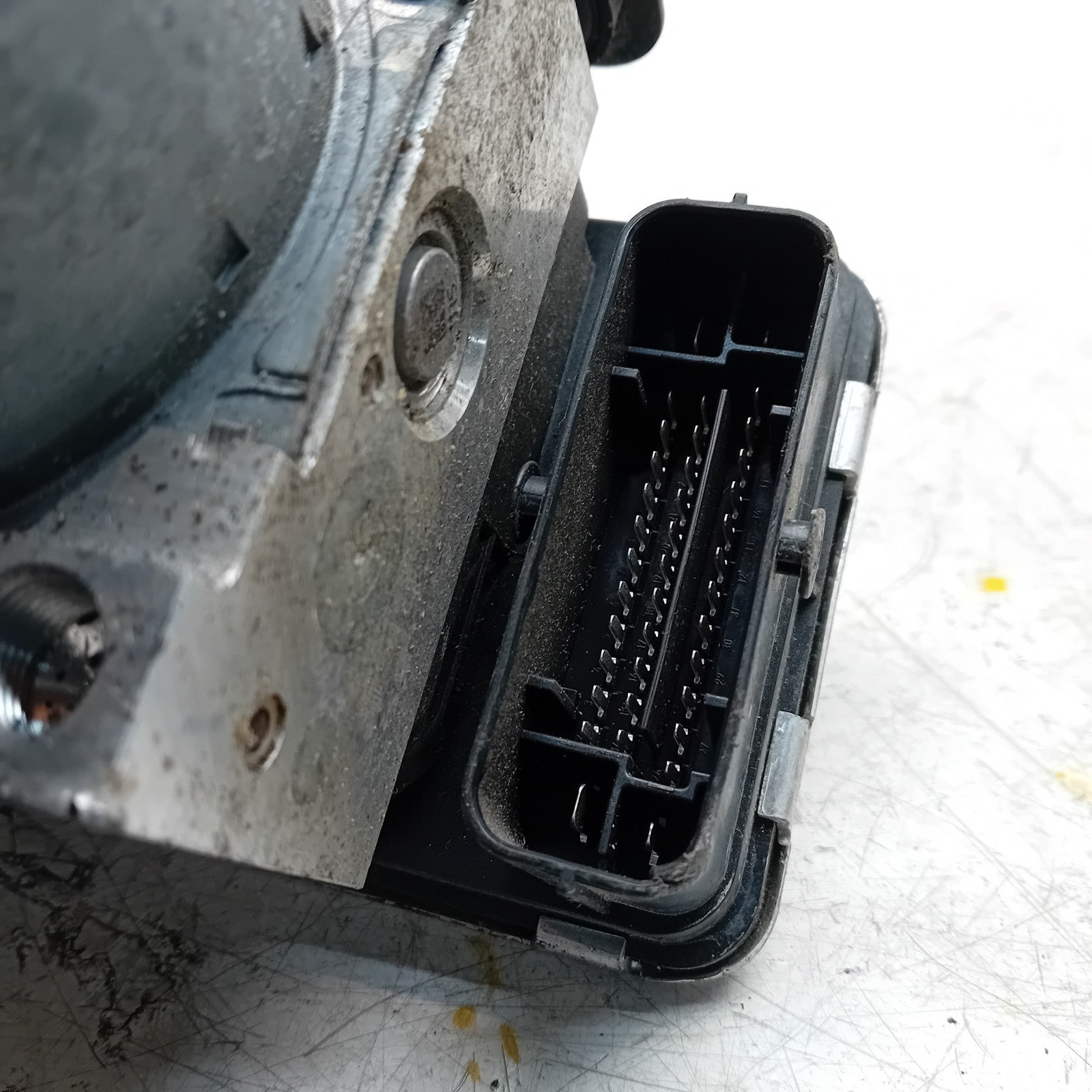 MITSUBISHI OUTLANDER MK3 ABS PUMP 2013 4670B481 FM001465