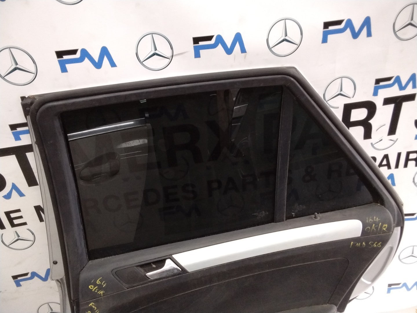 MERCEDES M-CLASS W164  DRIVER REAR DOOR OSR SILVER 2005-11 COMPLETE FMD566