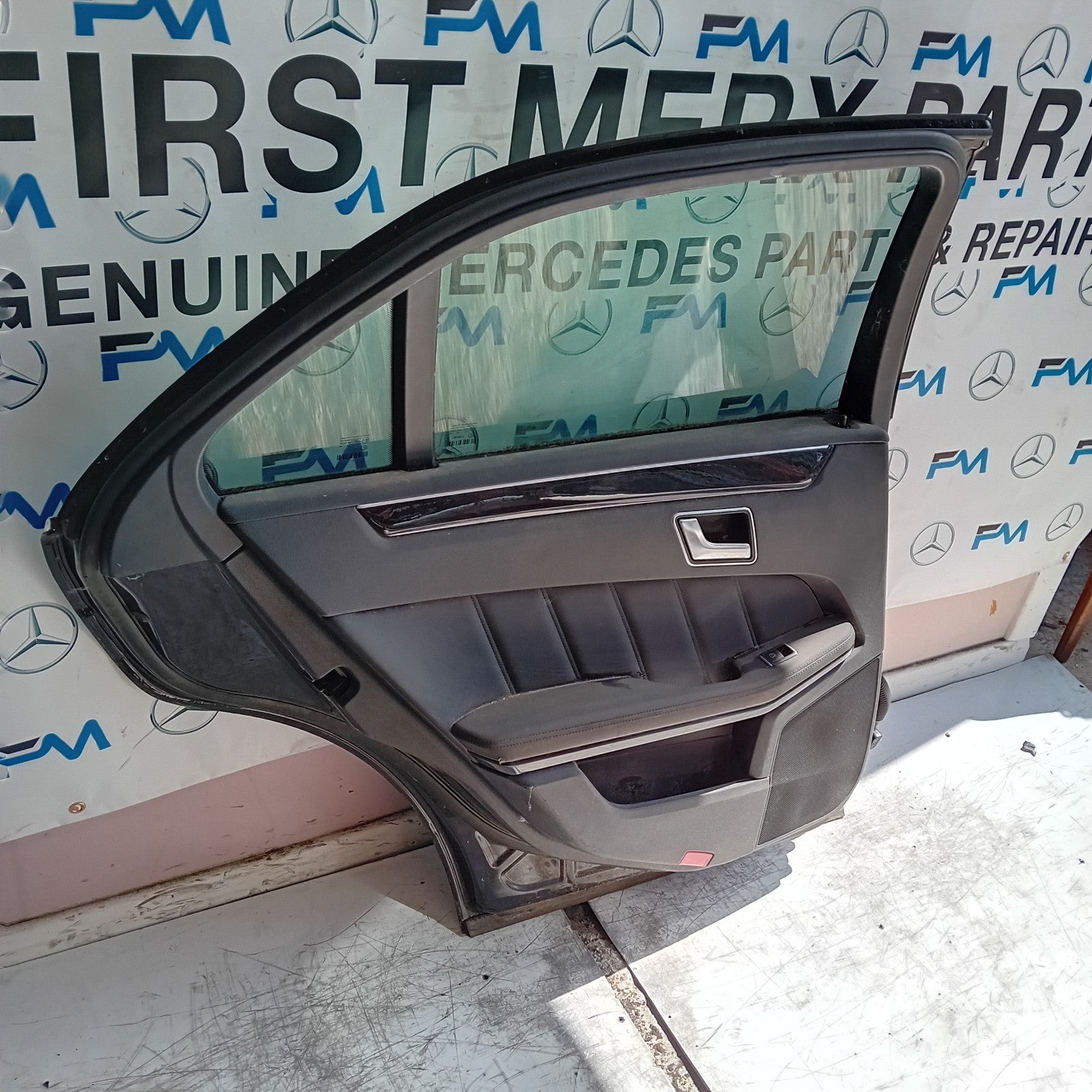 MERCEDES E-CLASS W212  PASSENGER REAR DOOR NSR BLACK 2009-16 COMPLETE FMD424