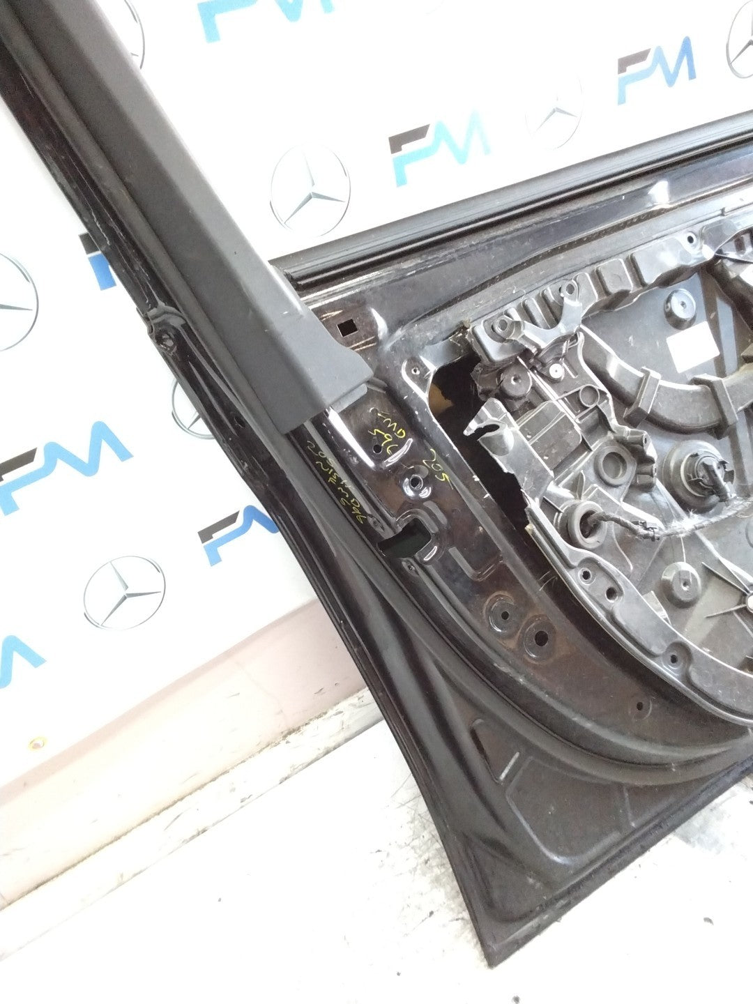 MERCEDES C-CLS W205 SLN PASSENGER FRONT DOOR NSF BLACK 2014-21  FMD596