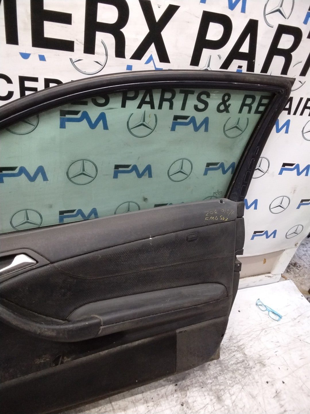 MERCEDES C-CLASS W204 SLN DRIVER FRONT DOOR OSF GREY 2008-14 COMPLETE FMD547