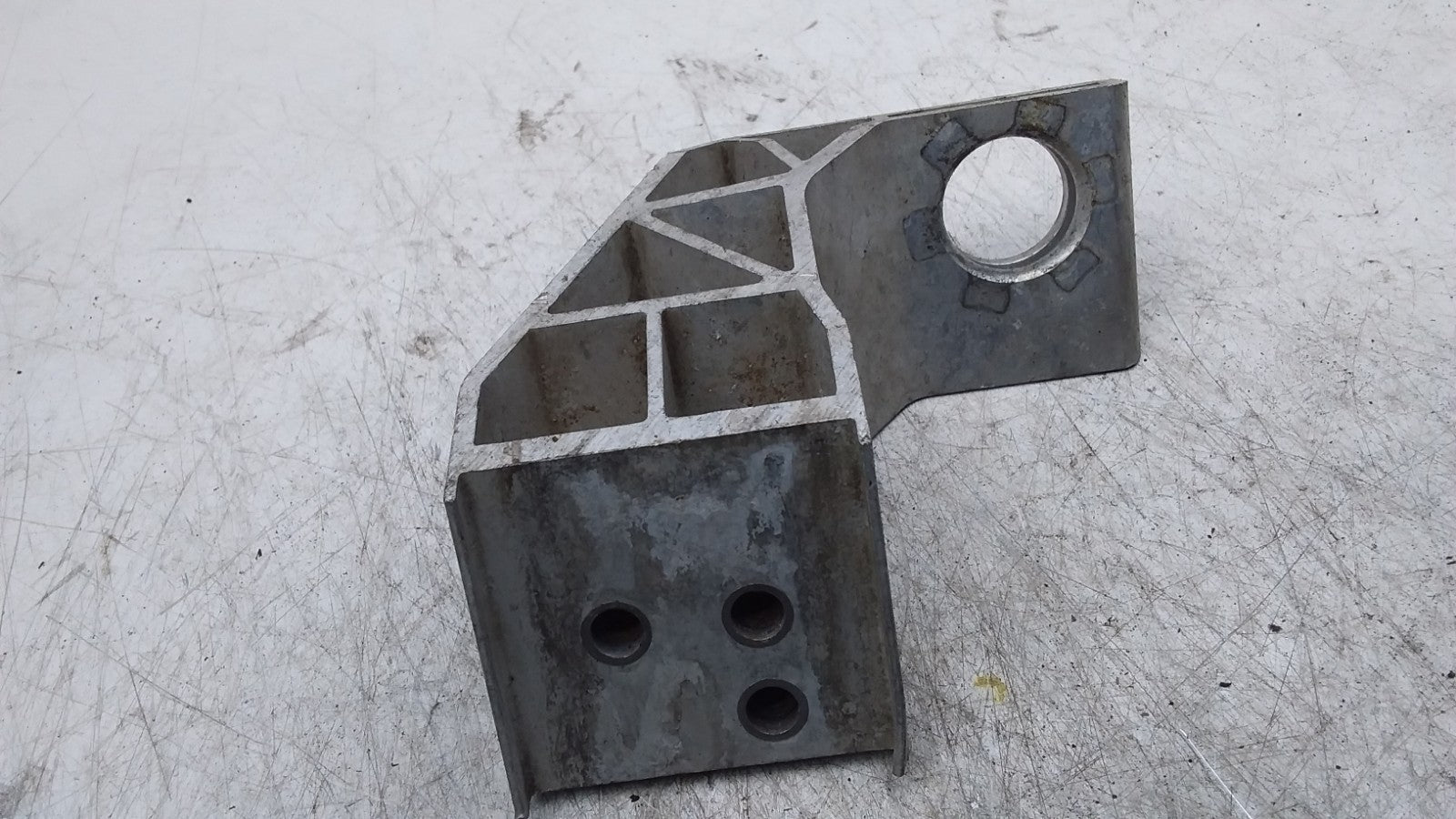 MERCEDES BENZ  C-CLASS  RADIATOR MOUNT BRACKET LEFT SIDE A2055014920 FMR402