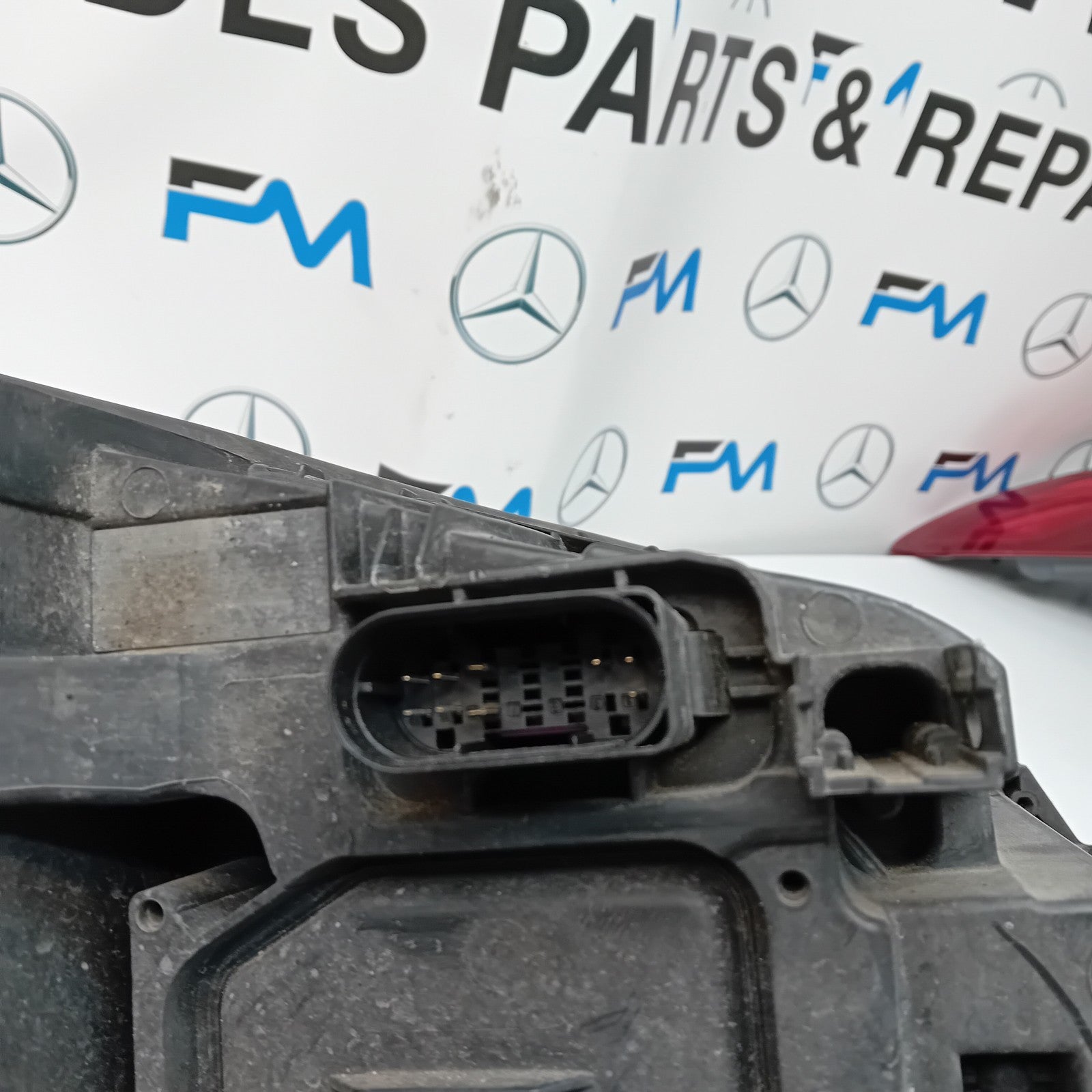 MERCEDES C-CLASS W205 PASSENGER  HIGH PERFORM HEADLIGHT A2059062704 20l4 FMH189