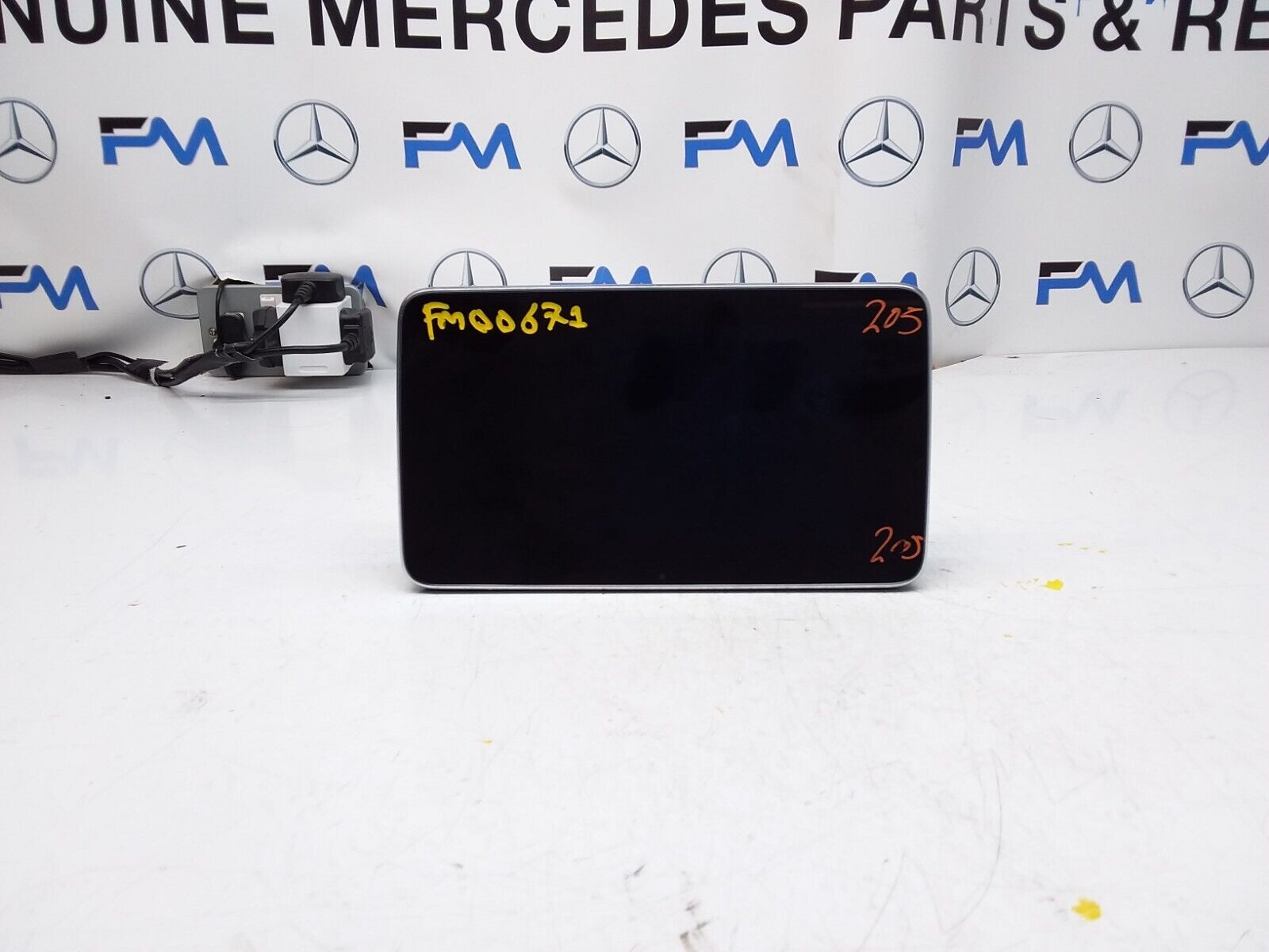 MERCEDES C-CLASS W205 2016 SAT NAV MULTIMEDIA SCREEN A2059002211 FM00671