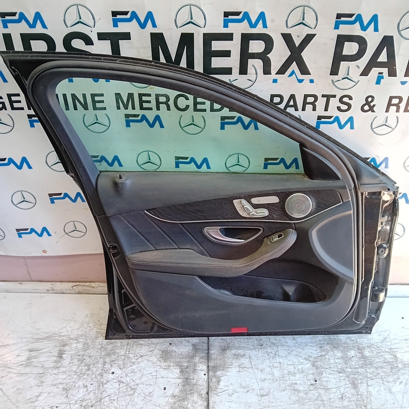 MERCEDES C-CLASS W205 PASSENGER FRONT DOOR NSF BLACK 2014 ON COMPLETE FMD467