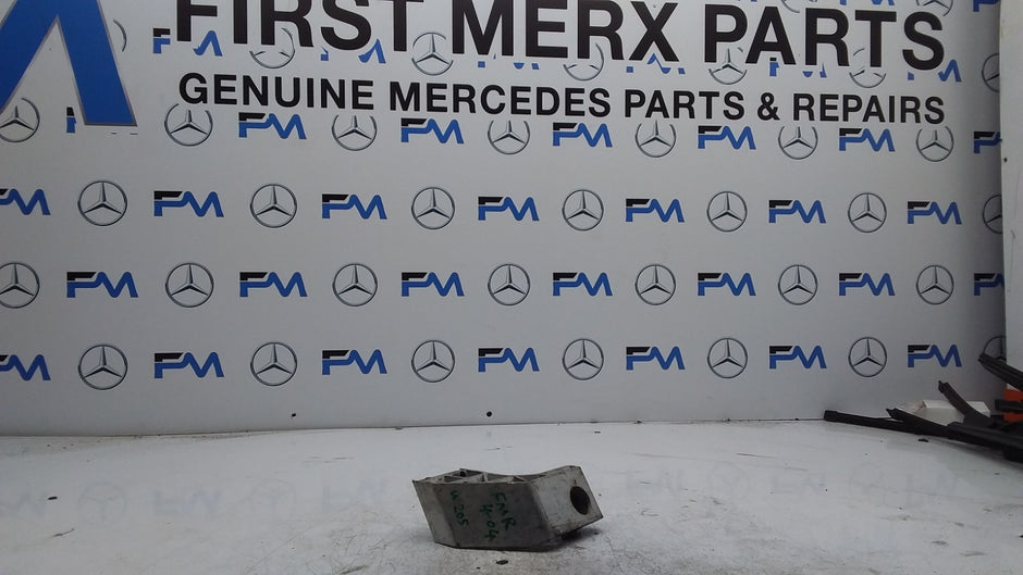 MERCEDES BENZ  C-CLASS  RADIATOR MOUNTING BRACKET LEFT SIDE A2055014120 FMR404