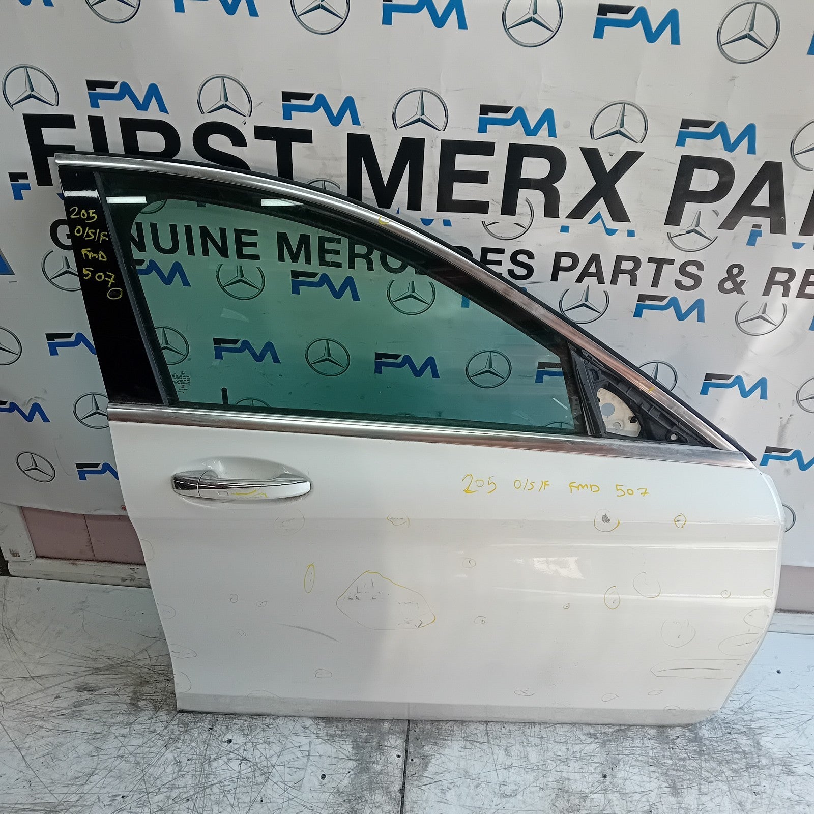 MERCEDES BENZ C-CLASS W205 DRIVER FRONT DOOR OSF 2014 WHITE  FMD507