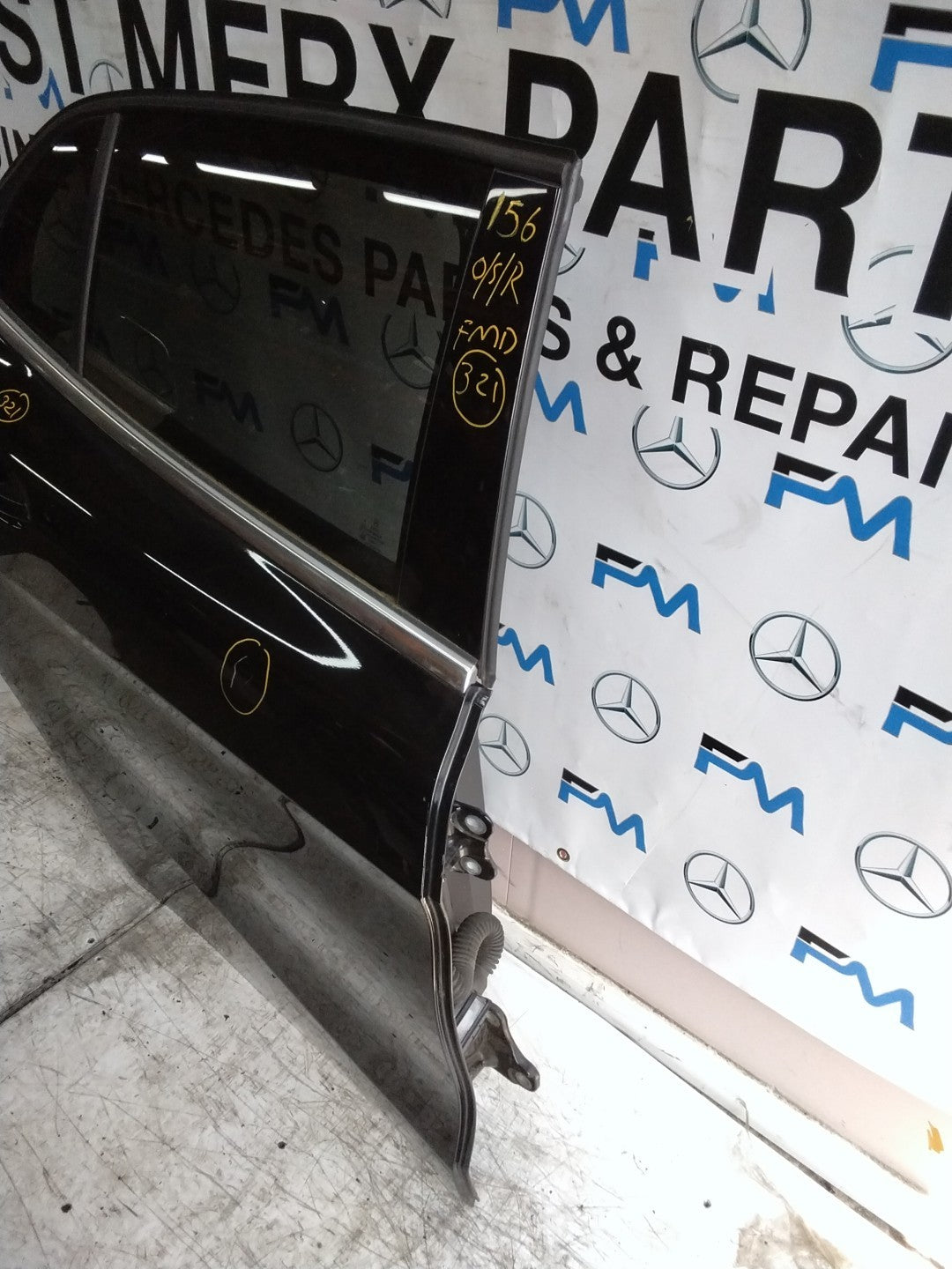 MERCEDES BENZ GLA X156 DRIVER REAR DOOR OSR BLACK 2014-19 COMPLETE FMD321