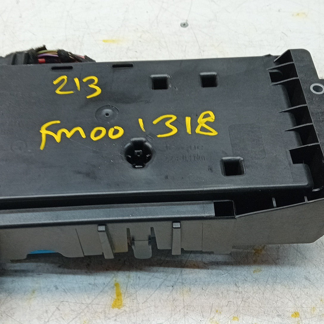MERCEDES BENZ  E-CLASS  W213 FUSE RELAY JUNCTION BOX 2016  FM001318