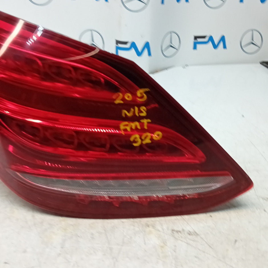 MERCEDES BENZ C-CLASS W205 PASSENGER REAR TAIL LIGHT NS  2015 A2059061357 FMT320