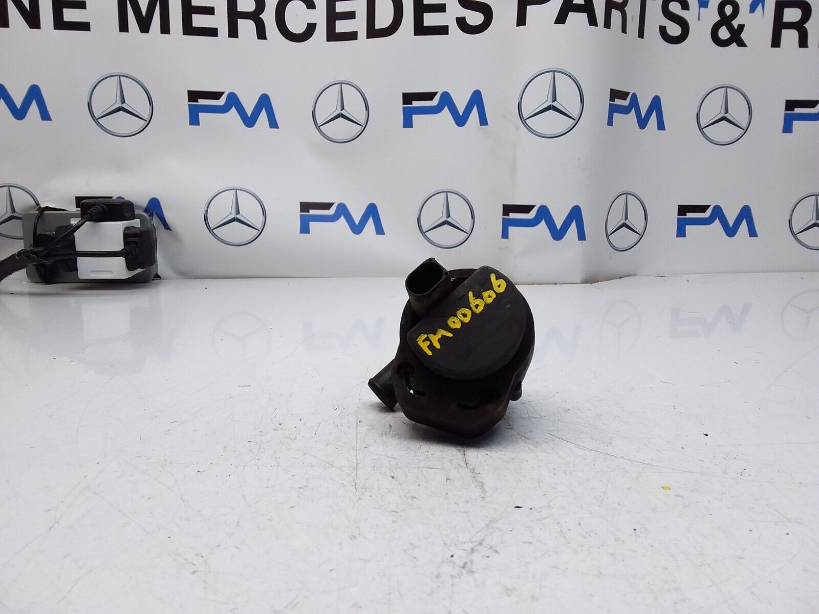 Mercedes E-CLASS W211 ELECTRIC COOLANT WATER PUMP A2118350028 FM00606
