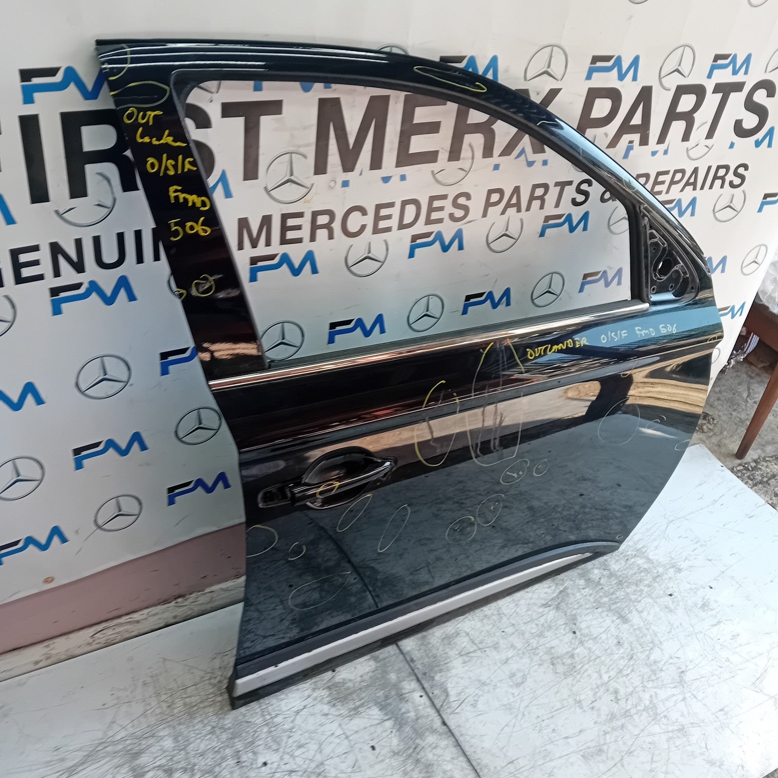 MITSUBISHI OUTLANDER MK3 DRIVER FRONT DOOR OSF 2013 BLACK FMD506