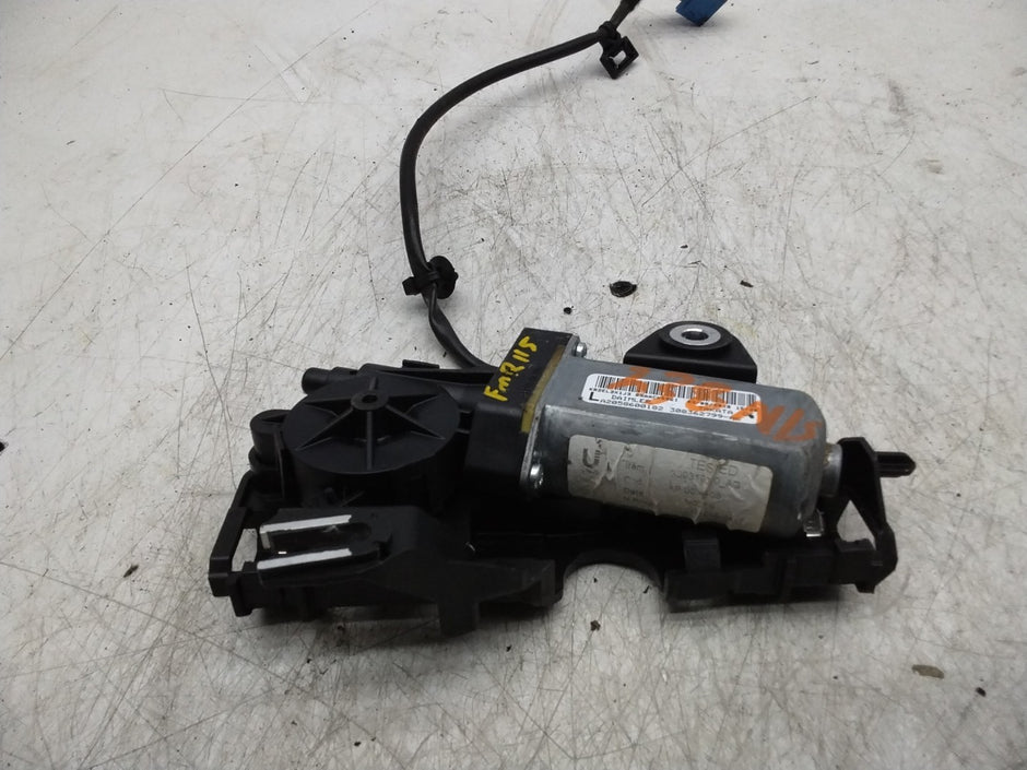  MERCEDES E-CLASS W238 FRONT NEAR SIDE SEAT BELT RETRACTOR A2058600182 FMR115