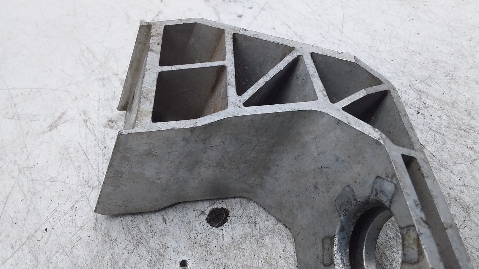 MERCEDES BENZ  C-CLASS  RADIATOR MOUNT BRACKET LEFT SIDE A2055014920 FMR402