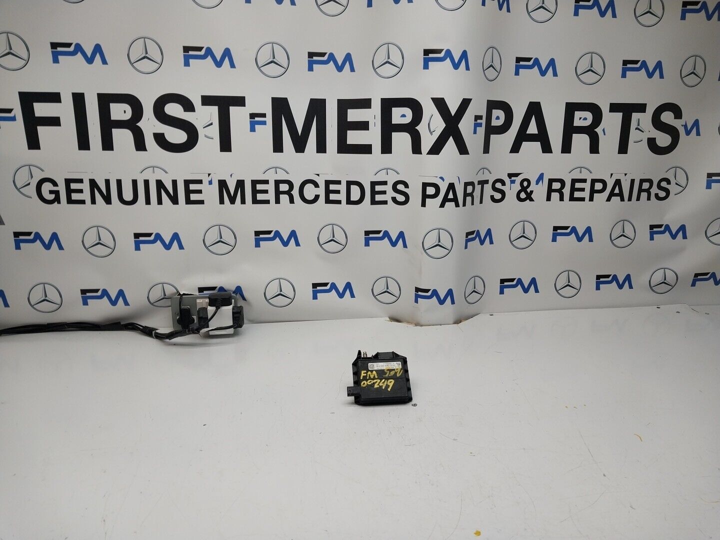 Mercedes W213 W205 W218 W238 W253 Negative Battery Tray Clamp A0009061505FM00249