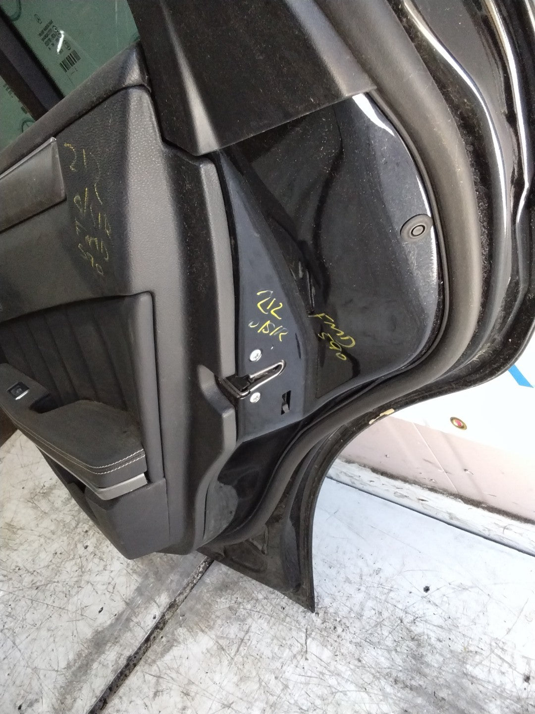 MERCEDES E-CLS W212  DRIVER REAR DOOR OSR BLACK 2009-16 COMPLETE  FMD590