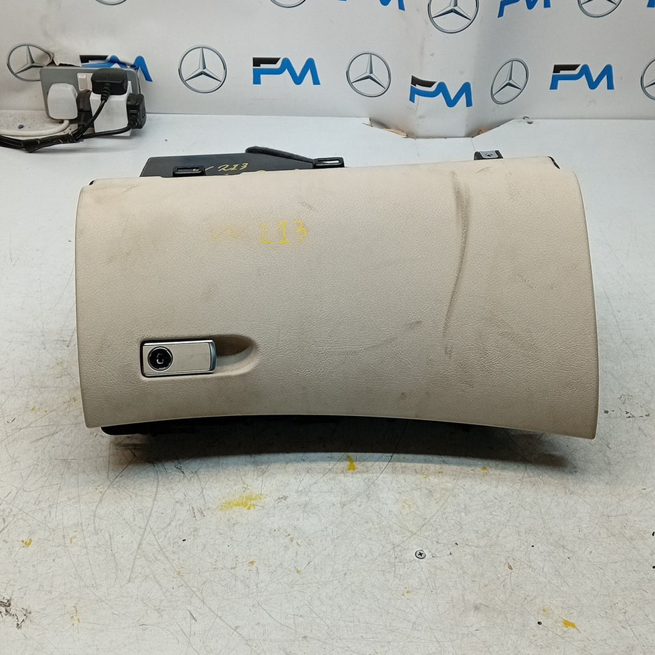 MERCEDES E-CLASS W213 DASHBOARD GLOVEBOX 2016 ON A2136800391 FM001301