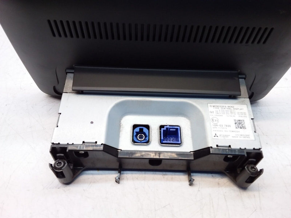 MERCEDES C-CLASS W205 2015 SAT NAV MULTIMEDIA SCREEN A2059002211 FM00664