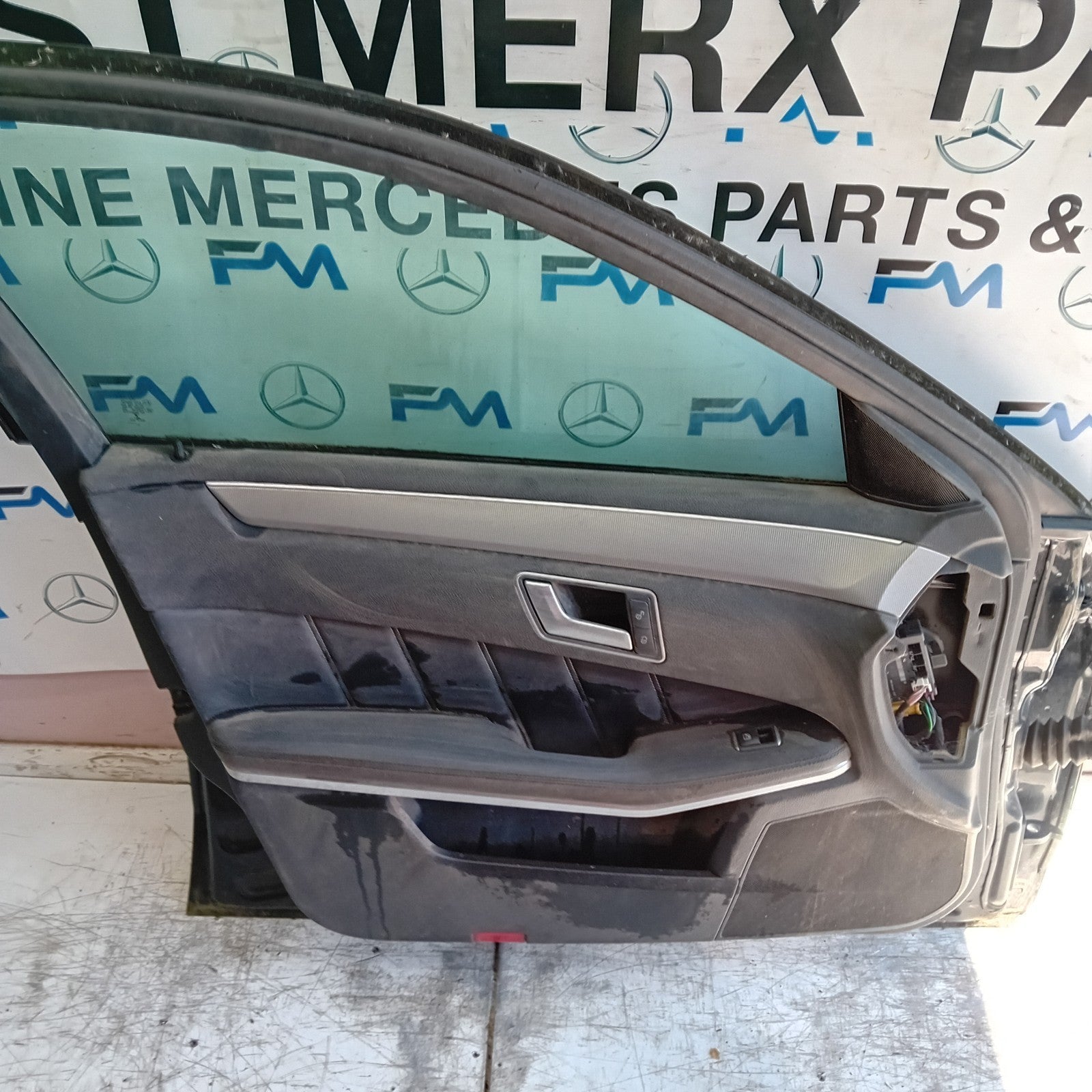 MERCEDES E-CLASS W212 PASSENGER FRONT DOOR NSF 2015 COMPLETE BLUE FMD519