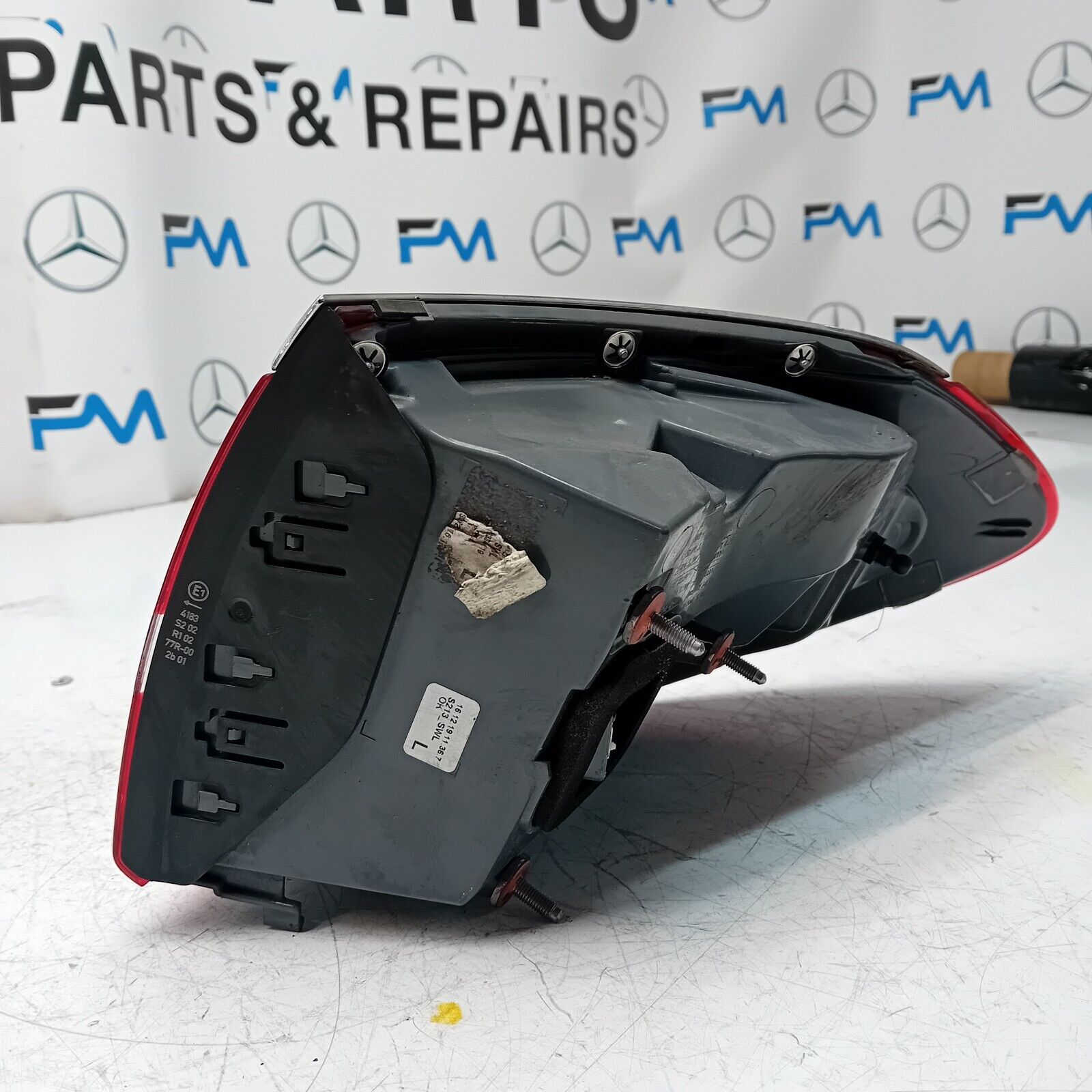MERCEDES E-CLASS W213 2016 REAR PASSENGER N/S TAIL LIGHT A2139068700 FMT50