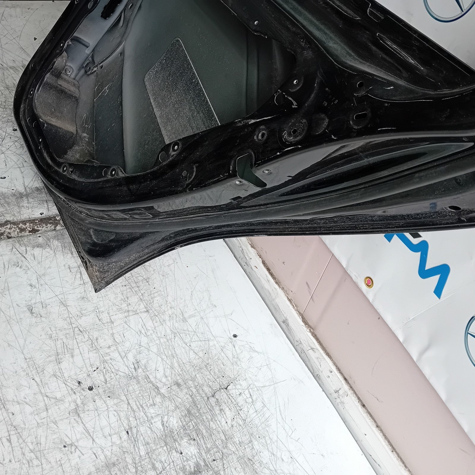 MERCEDES C-CLASS W205 SLN DRIVER REAR DOOR OSR BLACK 2014 ON FMD439