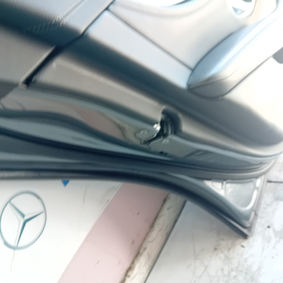 MERCEDES E-CLASS W213 PASSENGER REAR DOOR NSR 2016 ON GREY COMPLETE  FMD513