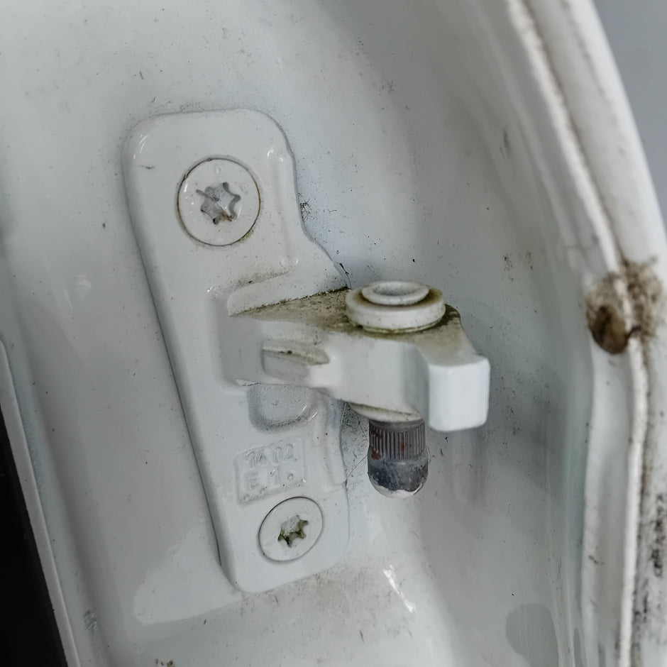 MERCEDES BENZ C-CLASS W205 PASSENGER SIDE REAR DOOR N/S/R WHITE FMD121