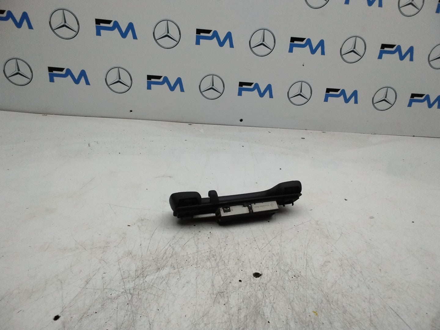  MERCEDES CLA W117 REAR RIGHT GRAB HANDLE AND LIGHT A0009064805 FMR46