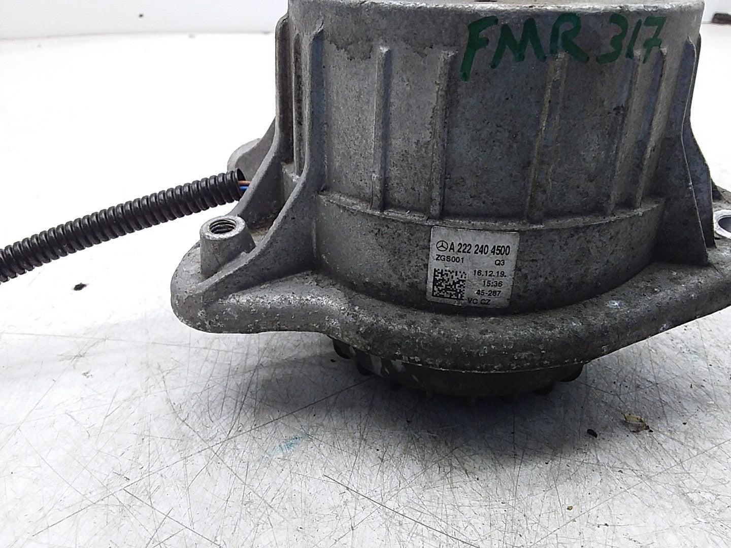 MERCEDES BENZ  S-CLASS W222  ENGINE MOUNT LEFT A2222404500 FMR317