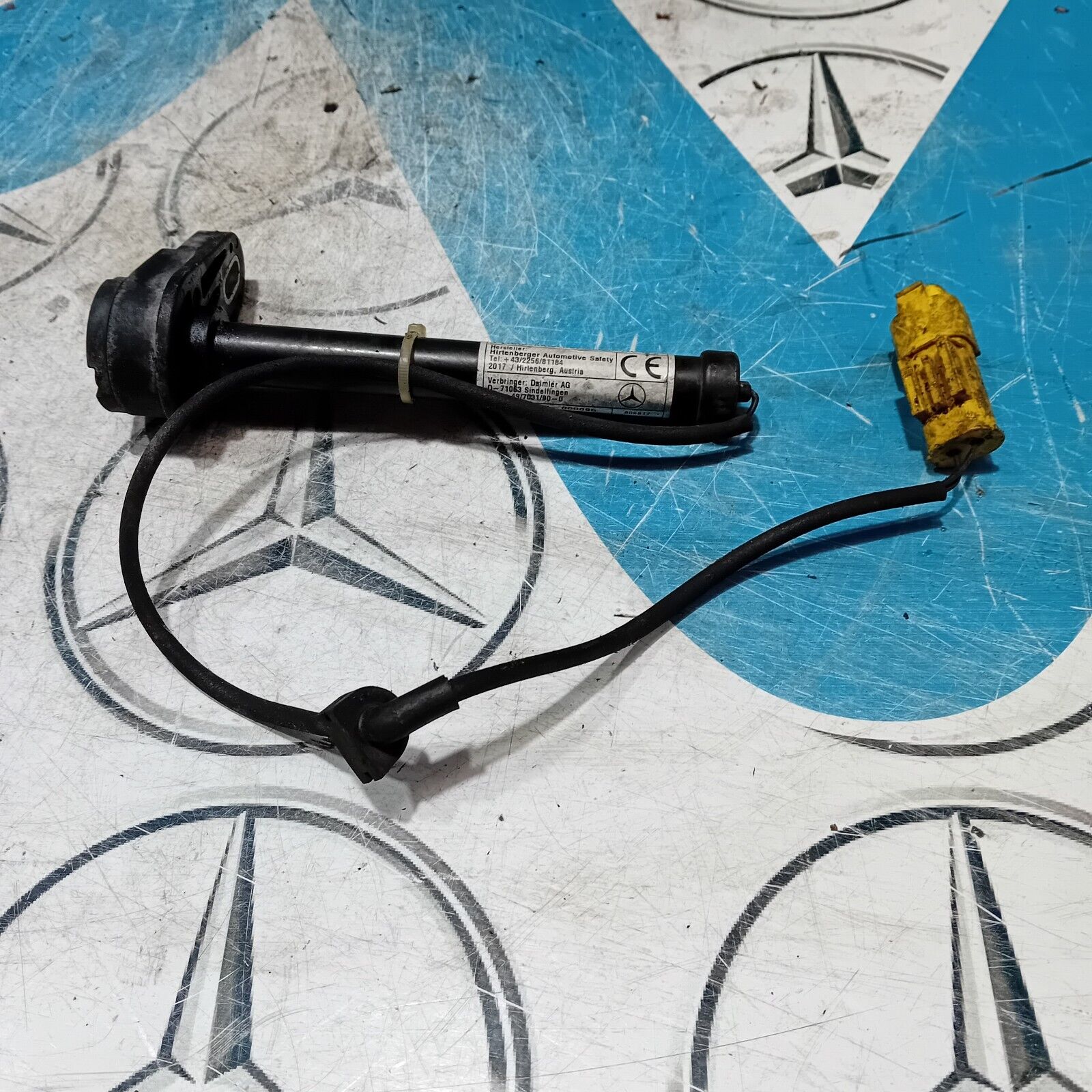 MERCEDES A CLASS W176 BONNET ACTUATOR HINGE 0589-P1-000095