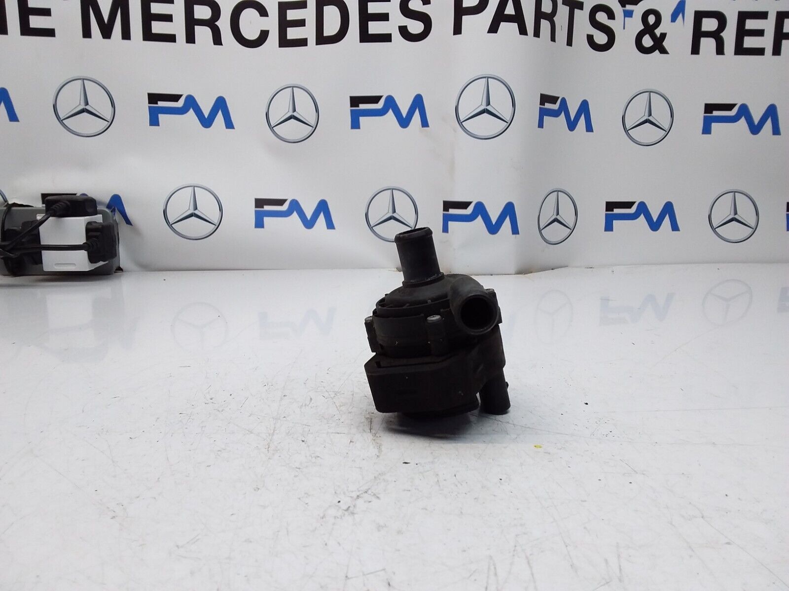 Mercedes E-CLASS W211 ELECTRIC COOLANT WATER PUMP A2118350028 FM00607