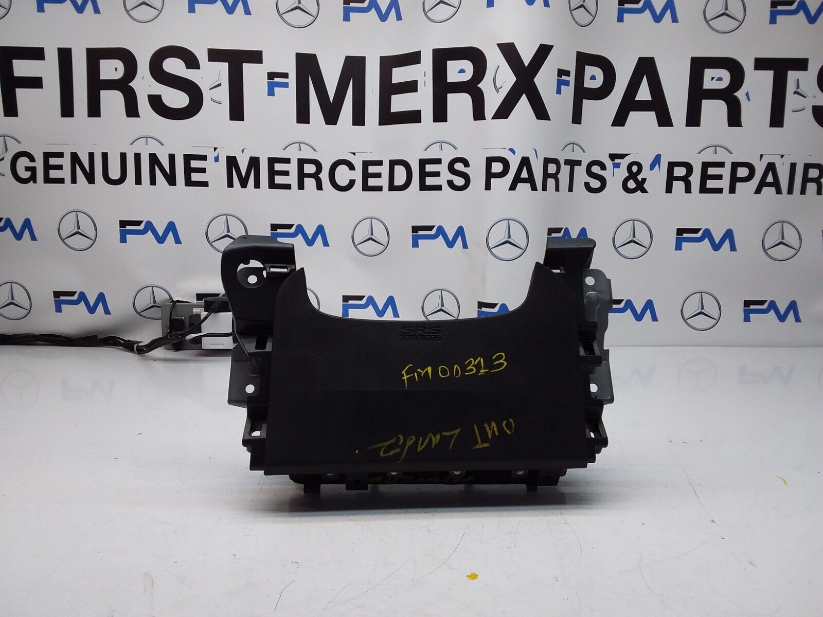 MITSUBISHI OUTLANDER MK3 KNEE AIR SRS BAG RIGHT DRIVER SIDE 7030A-31754 FM00313