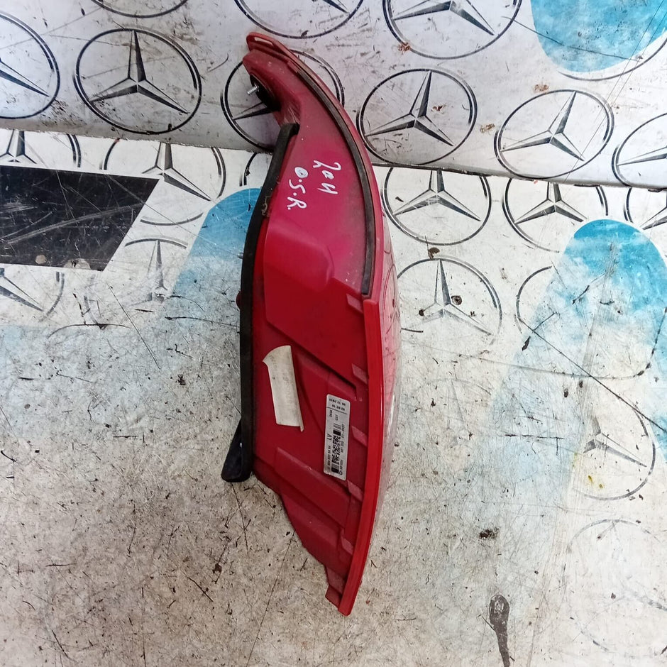 MERCEDES BENZ C-CLASS W204 DRIVER SIDE (OFF SIDE ) REAR TAIL LIGHT - 2046205864