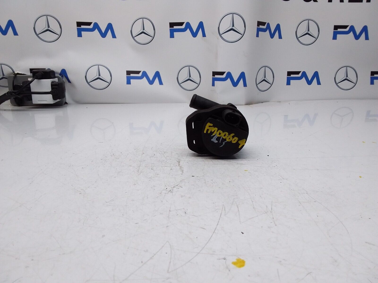 Mercedes E-CLASS W211 ELECTRIC COOLANT WATER PUMP A2118350028 FM00604